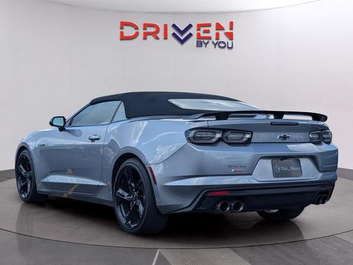 Sharkskin Metallic 2023 Chevrolet Camaro RWD Convertible LT1