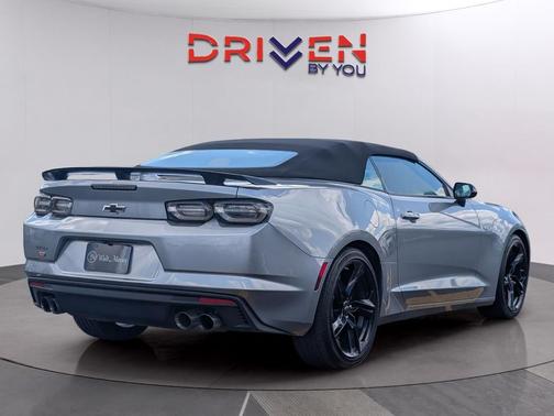 Sharkskin Metallic 2023 Chevrolet Camaro RWD Convertible LT1