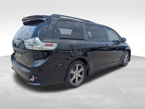 2017 Toyota Sienna SE