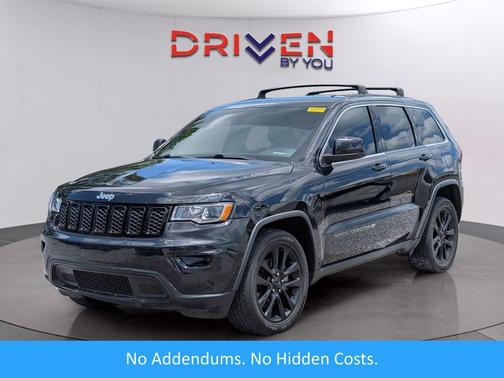 Diamond Black Crystal Pearlcoat 2022 Jeep Grand Cherokee Laredo