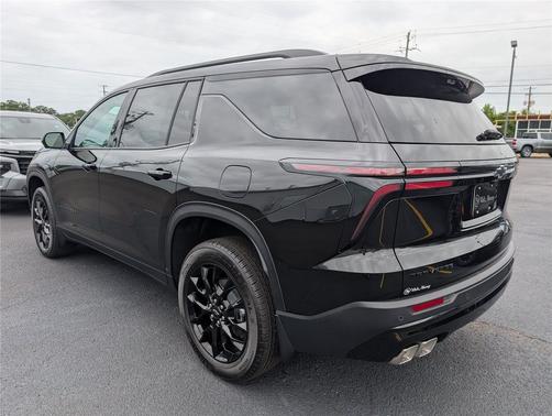 Mosaic Black Metallic 2026 Chevrolet Traverse LT