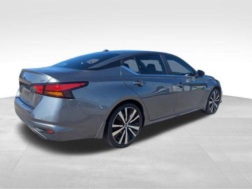 2020 Nissan Altima SR FWD