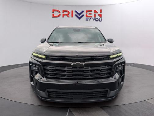 Mosaic Black Metallic 2026 Chevrolet Traverse LT