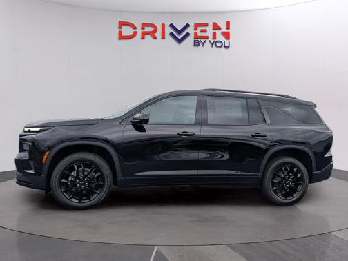 Mosaic Black Metallic 2026 Chevrolet Traverse LT