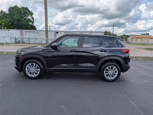Mosaic Black Metallic 2026 Chevrolet Trailblazer LS