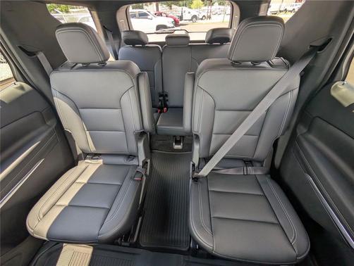 Sterling Gray Metallic 2026 Chevrolet Traverse LT