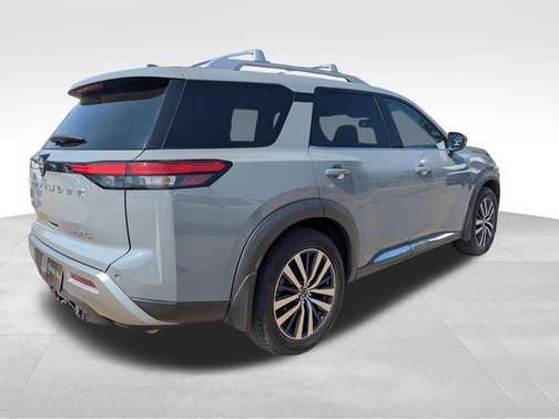 2022 Nissan Pathfinder Platinum 2WD