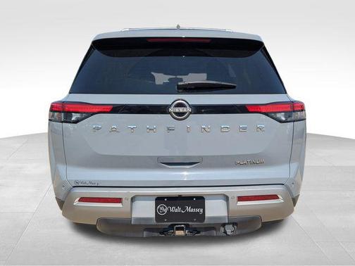 2022 Nissan Pathfinder Platinum 2WD