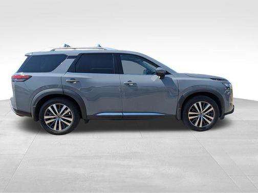 2022 Nissan Pathfinder Platinum 2WD