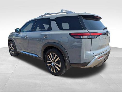 2022 Nissan Pathfinder Platinum 2WD