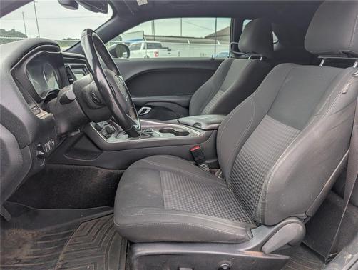 Pitch Black Clearcoat 2016 Dodge Challenger SXT