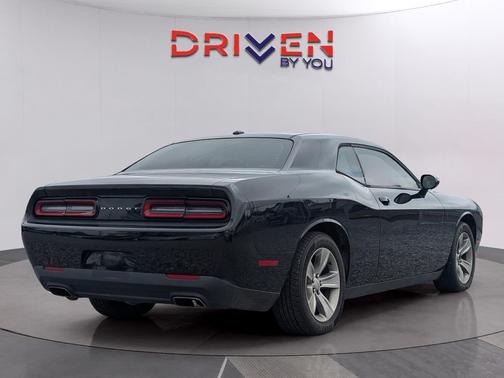 Pitch Black Clearcoat 2016 Dodge Challenger SXT
