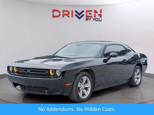 Pitch Black Clearcoat 2016 Dodge Challenger SXT