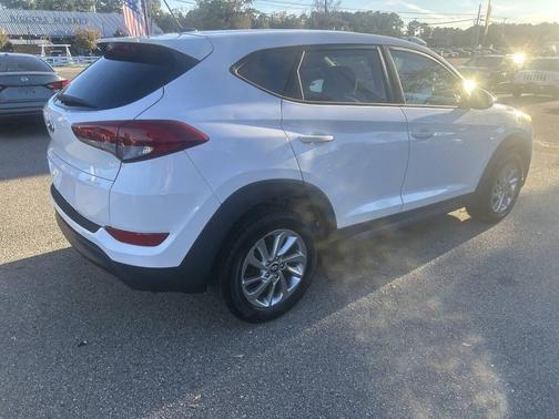 2016 Hyundai TUCSON SE