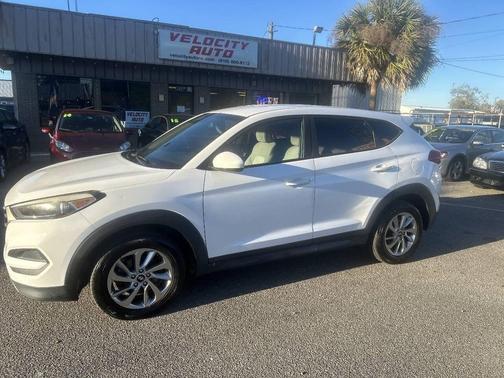 2016 Hyundai TUCSON SE