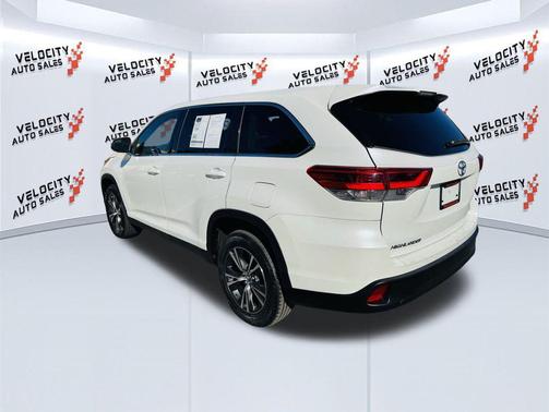 2019 Toyota Highlander LE I4