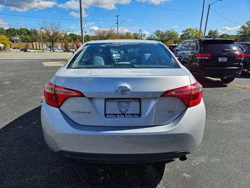 Classic Silver Metallic 2019 Toyota Corolla LE