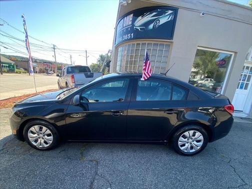 Photo 5 of 22 of 2013 Chevrolet Cruze LS