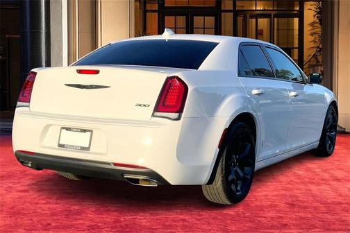 2022 Chrysler 300 Touring