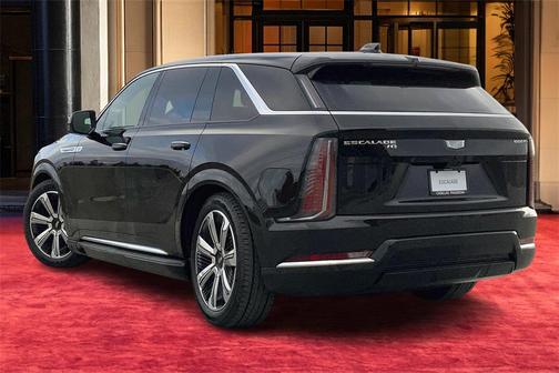 2025 Cadillac Escalade IQ Luxury 2