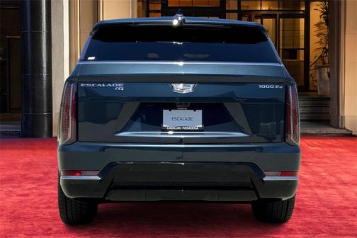 2025 Cadillac Escalade IQ Luxury 2