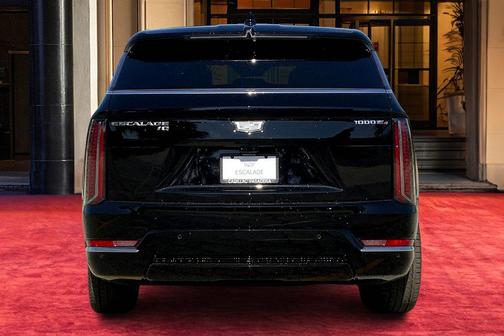 2025 Cadillac Escalade IQ Luxury 2