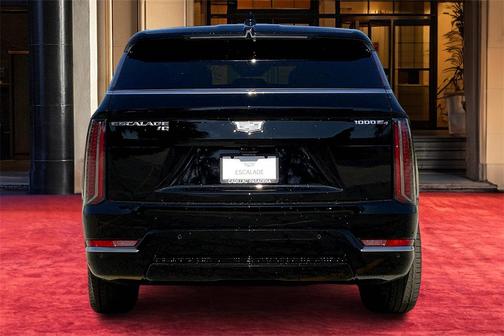 2025 Cadillac Escalade IQ Luxury 2