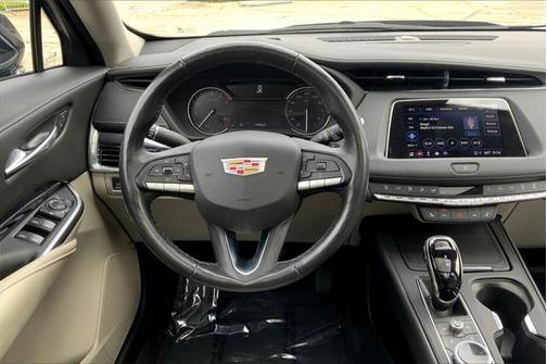 2022 Cadillac XT4 Luxury