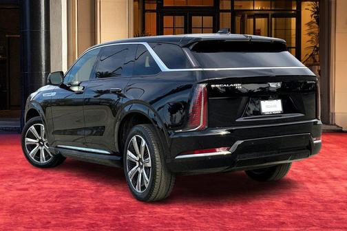 2025 Cadillac Escalade IQ Luxury 2