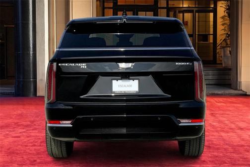 2025 Cadillac Escalade IQ Luxury 2