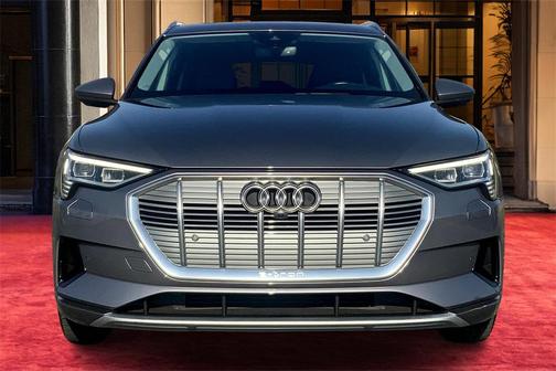 2019 Audi e-tron Premium Plus