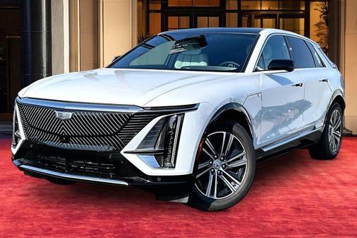 Vibrant White Tricoat 2026 Cadillac LYRIQ Premium Luxury