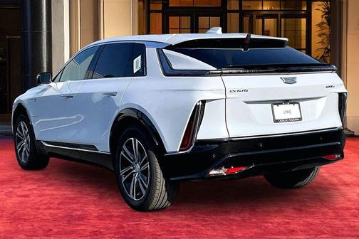 Vibrant White Tricoat 2026 Cadillac LYRIQ Premium Luxury