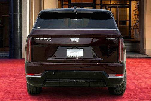 2025 Cadillac Escalade IQ Luxury 2