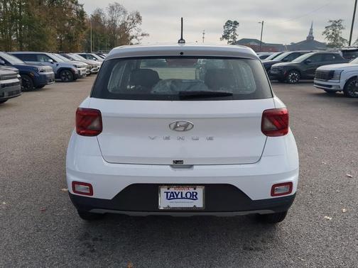 2026 Hyundai VENUE SE