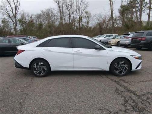 2025 Hyundai ELANTRA HEV SEL