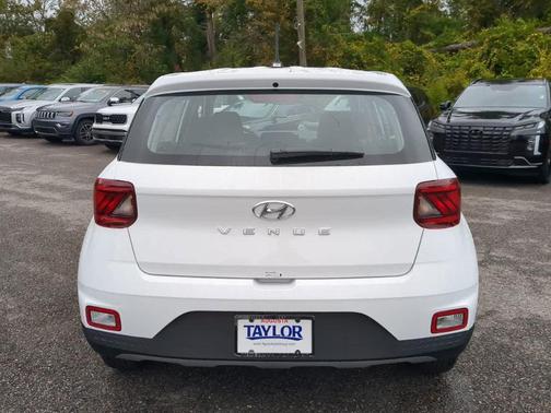 2026 Hyundai VENUE SE