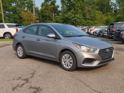 2022 Hyundai Accent SE