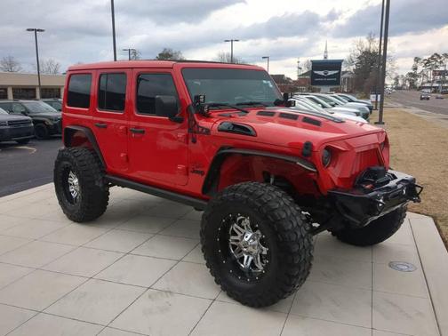 2020 Jeep Wrangler Unlimited Sahara Altitude