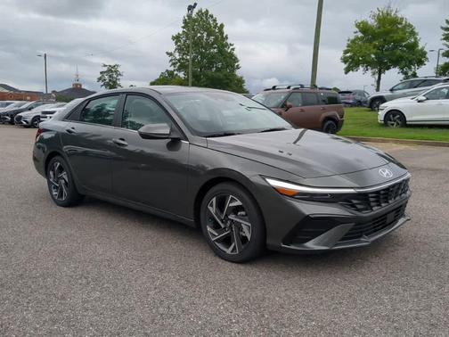 2025 Hyundai ELANTRA Limited