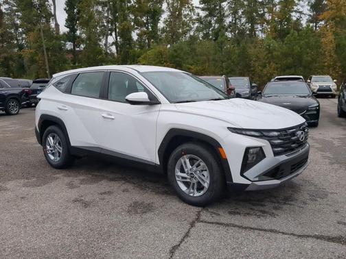 2026 Hyundai TUCSON SE