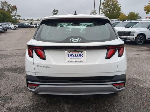 2026 Hyundai TUCSON SE