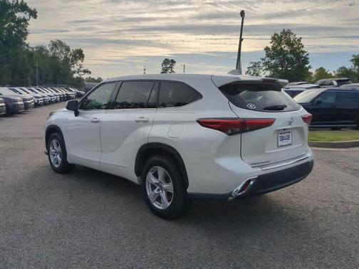 2021 Toyota Highlander LE