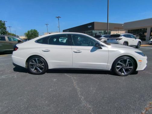 Quartz White 2022 Hyundai SONATA SEL Plus