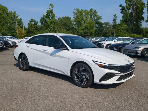 2025 Hyundai ELANTRA HEV SEL