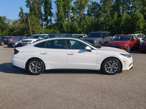 2022 Hyundai SONATA SEL