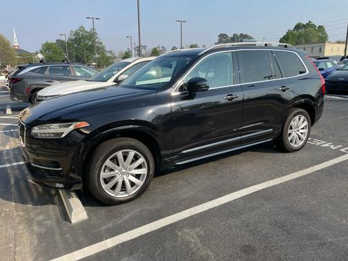 2017 Volvo XC90 T6 Momentum