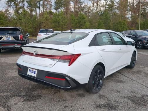 2026 Hyundai ELANTRA HEV SEL