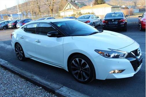 White 2016 Nissan Maxima 3.5 SR