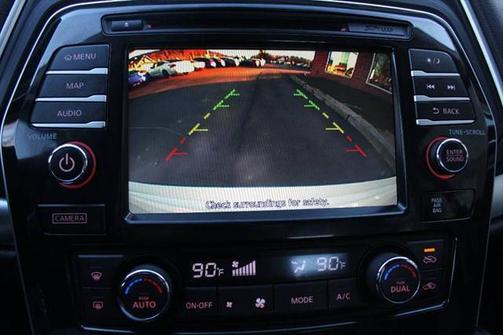 White 2016 Nissan Maxima 3.5 SR